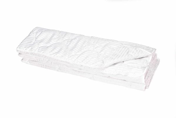 Pilota 200×220 cm microfibra striata, SomnART premium, alba matlasata model nor mare, 400 g, de iarna